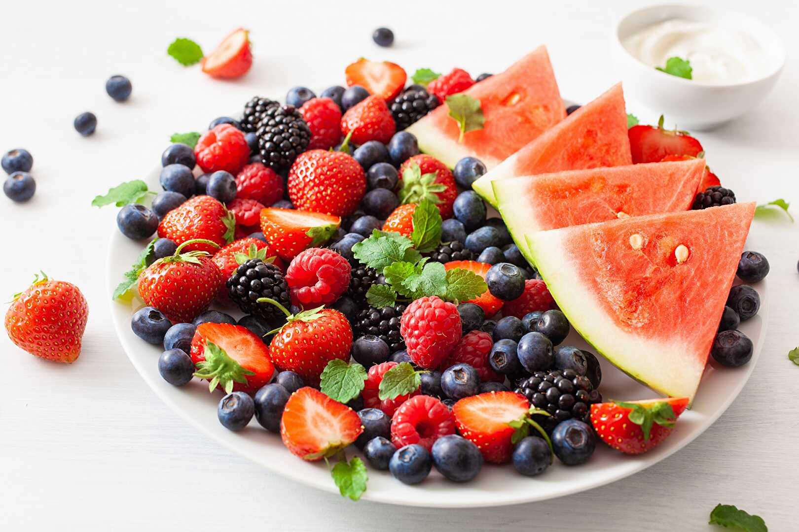 The 5 Least Caloric Fruits: Low in Calories, Rich in Nutrients