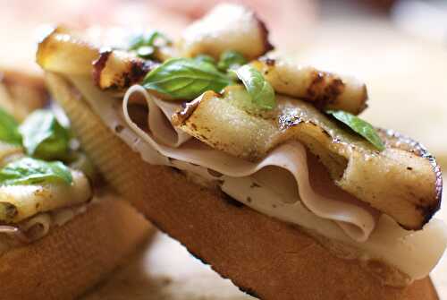 Grilled pear & prosciutto bruschetta