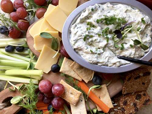 Creamy herbed dip with lemon & dill