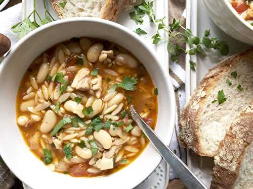 Tuscan chicken & white bean soup