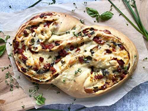 Pane bianco with sun-dried tomatoes