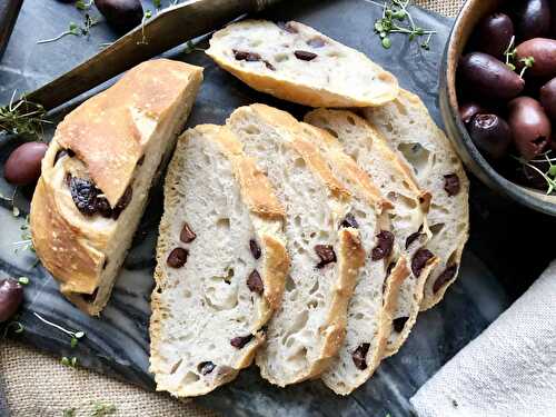 Quick & easy no-knead olive bread