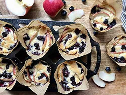 Fluffy cupcakes with apples & blueberries