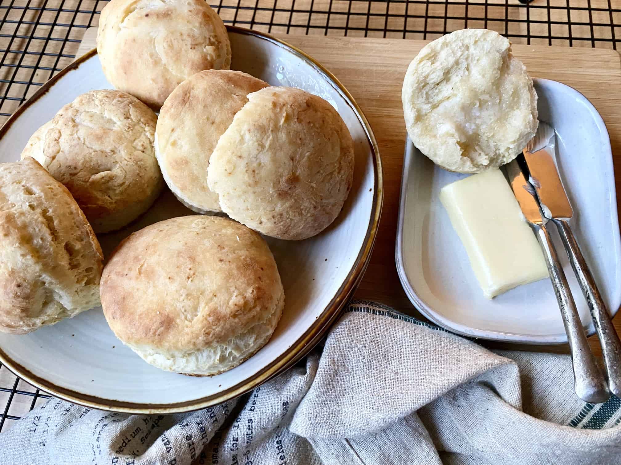 Easy homemade buttermilk biscuits