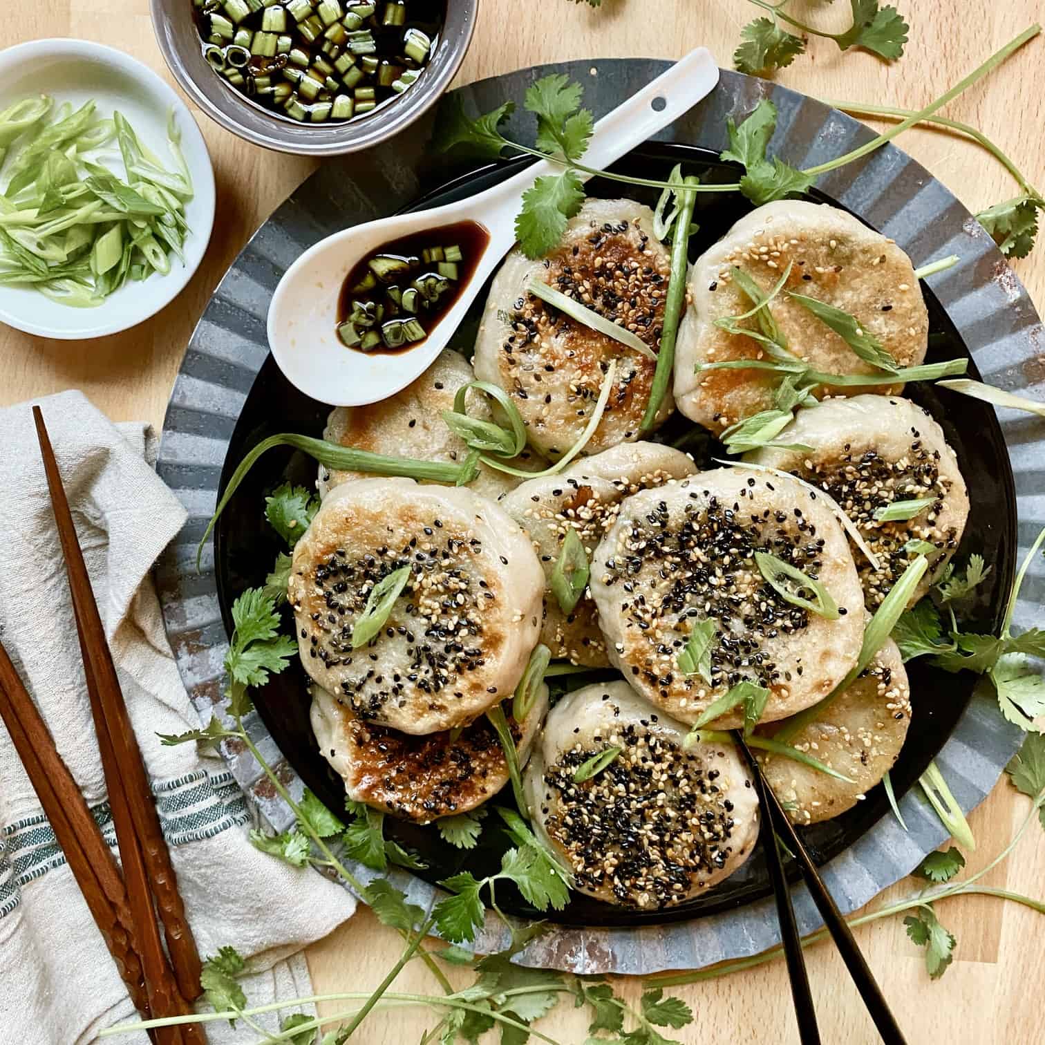 Steamed crispy-bottom veggie buns