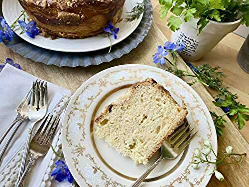 Traditional cheese babka with crumb topping