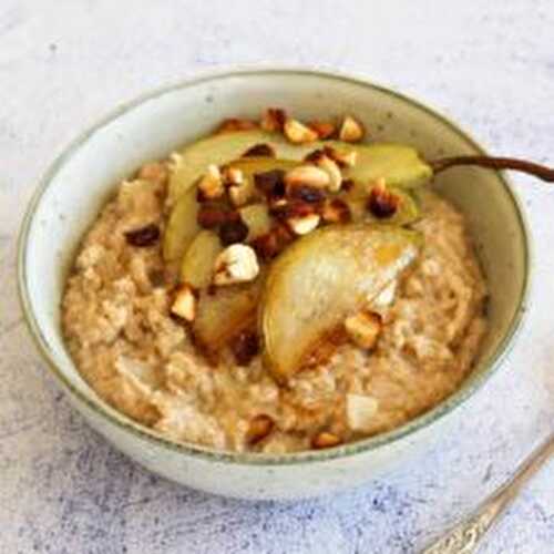 Quick and delicious oats with caramelised pears
