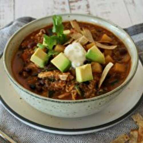 Delicious and nutritious Mexican-inspired soup with chicken