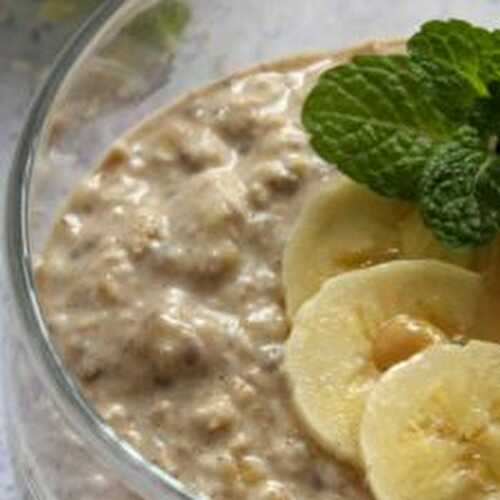 Delicious banana and peanut butter overnight oats that taste like a dessert