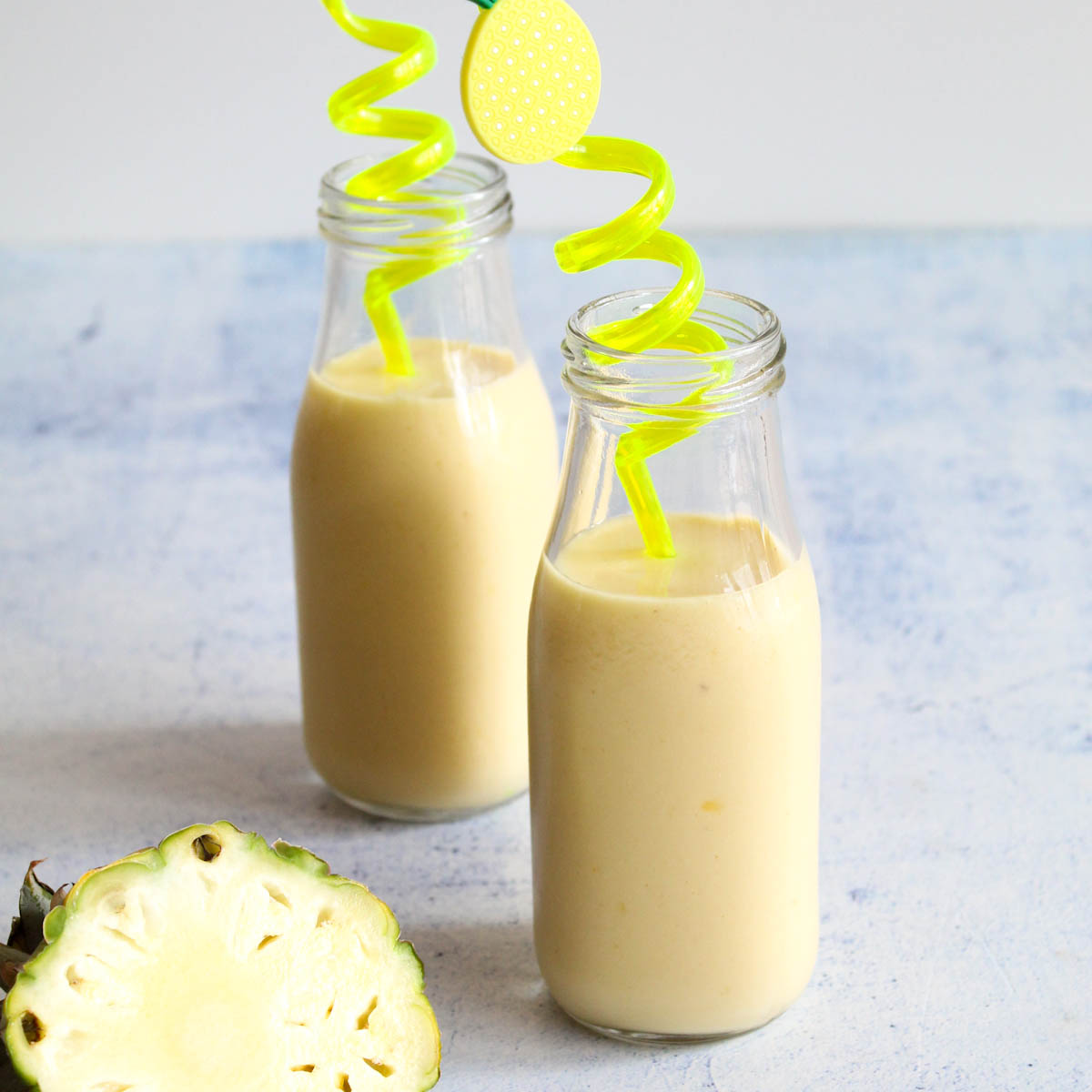 Tropical mango and pineapple smoothie recipe