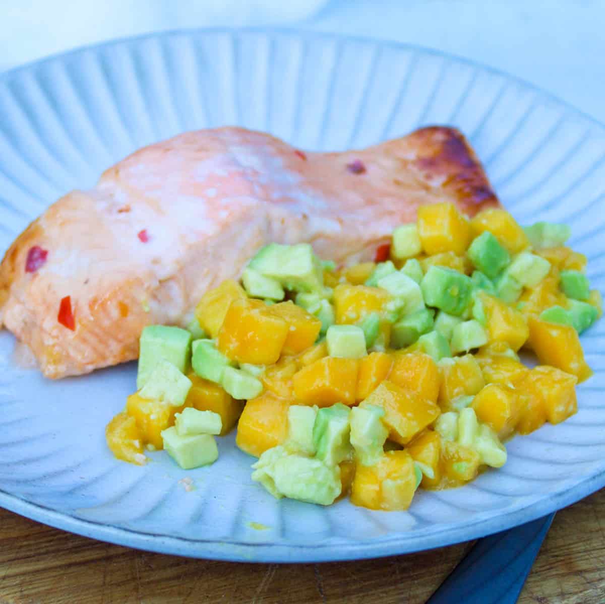Marinated salmon with mango salsa recipe