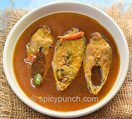 Ilish’er tel jhal (hilsa in spicy mustard oil gravy)