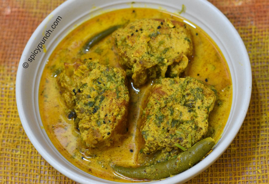 Katla Maacher Shorshe Jhal | Bengali Mustard Fish Curry 