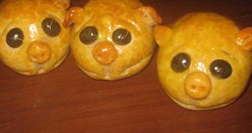 Three Little Piglet Mooncake