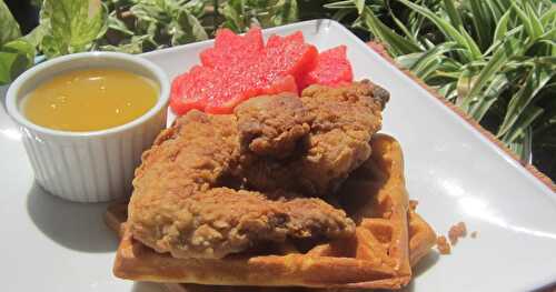 WAFFLE WITH FRIED CHICKEN WINGS