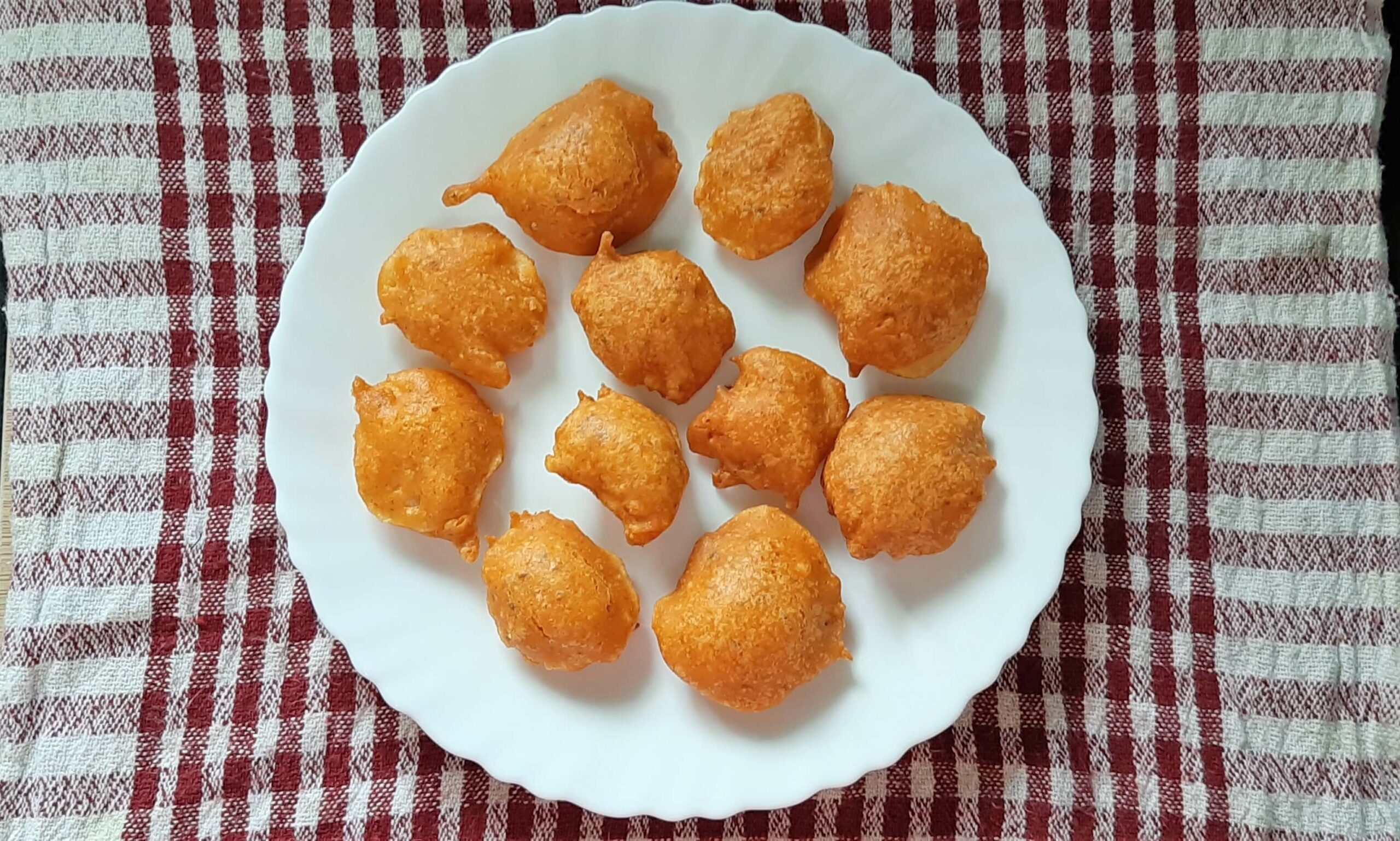 Aloo Pakora | Batata Bhaji | Potato Fritters Recipe