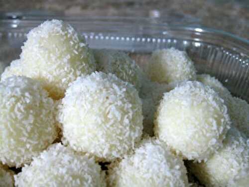 மில்க்மெய்டு தேங்காய் லட்டு - Milkmaid Coconut Laddu Recipe in Tamil