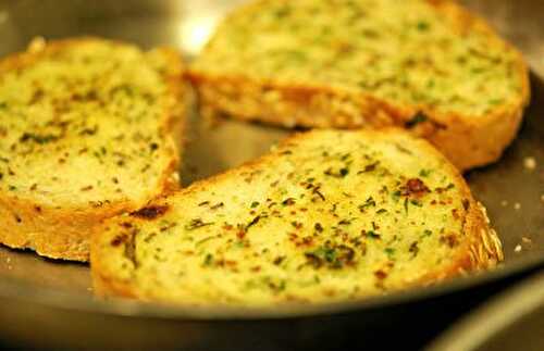 Mint and Garlic Butter Toast Recipe – Awesome Cuisine