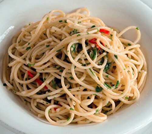 Spaghetti with Garlic and Chilli Recipe – Awesome Cuisine