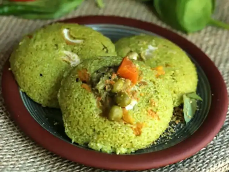 Keerai Rava Idli (Spinach Rava Idli)