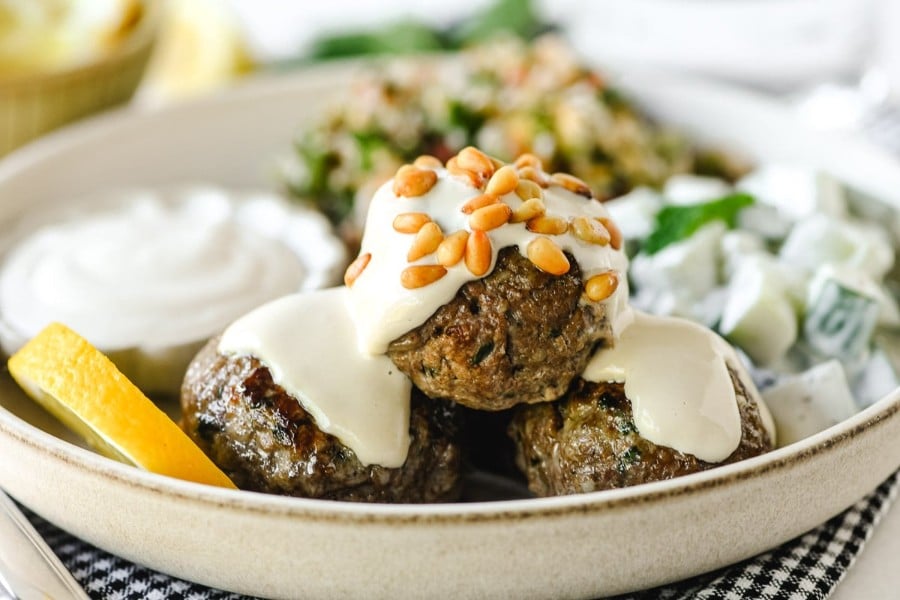Meatballs in a Creamy Yogurt Sauce