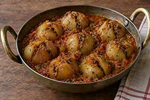 Stuffed Onions in Spicy Gravy