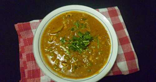 Aloo Matar/Peas Potato Gravy  |  Side dish for Roti/Chapathi