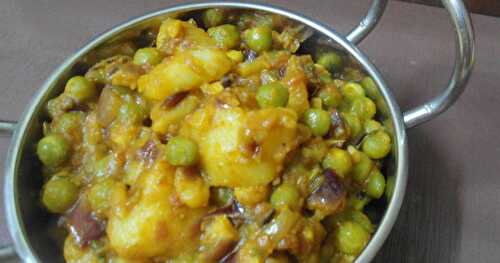 Aloo Matar Sabji | Potato green peas dry curry | Siide dish for Indian Flat Bread