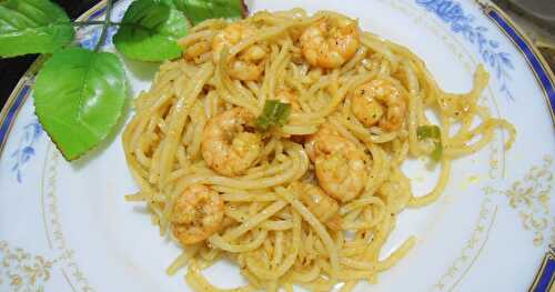 Prawn Noodles | Spicy prawns in Noodles | Easy Dinner Recipe