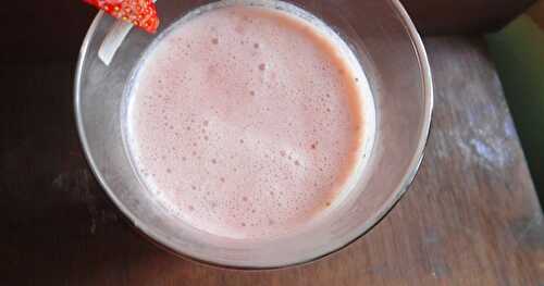 Strawberry Yogurt Smoothie | Breakfast Smoothie
