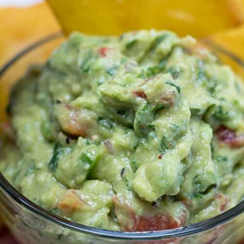 Guacamole (How To Make The Best Ever Guacamole!)