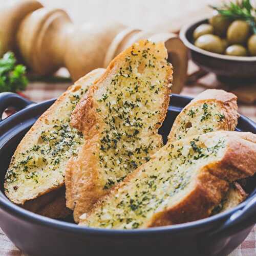 Oven Garlic Bread: Soft & Chewy or Baked Until Crispy!