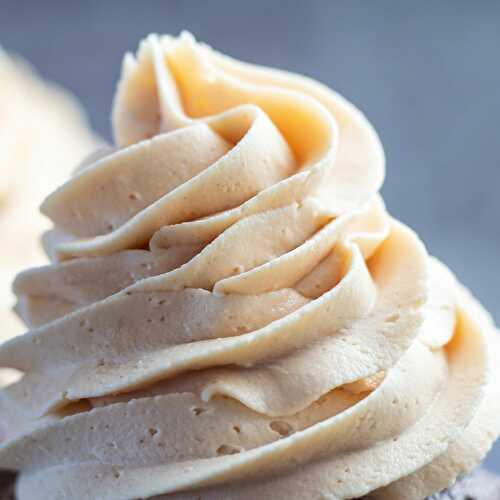 Peanut Butter Buttercream Frosting (Quick & Easy Cake Frosting!)