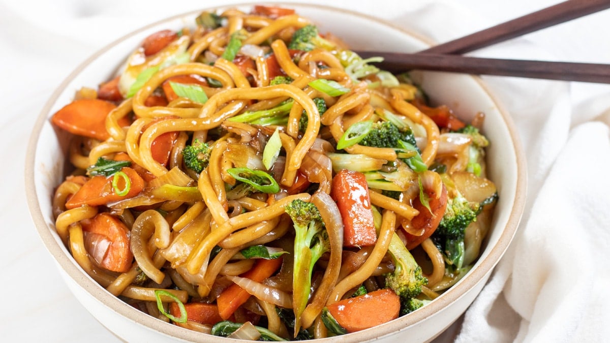 Yaki Udon (Stir Fried Udon Noodles)