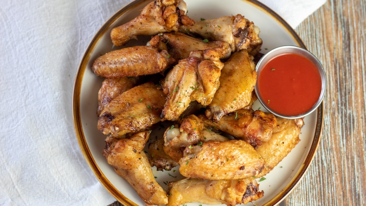 Chicken Wing Internal Temperatures: Baked Chicken Wings (+Tips & Tricks)
