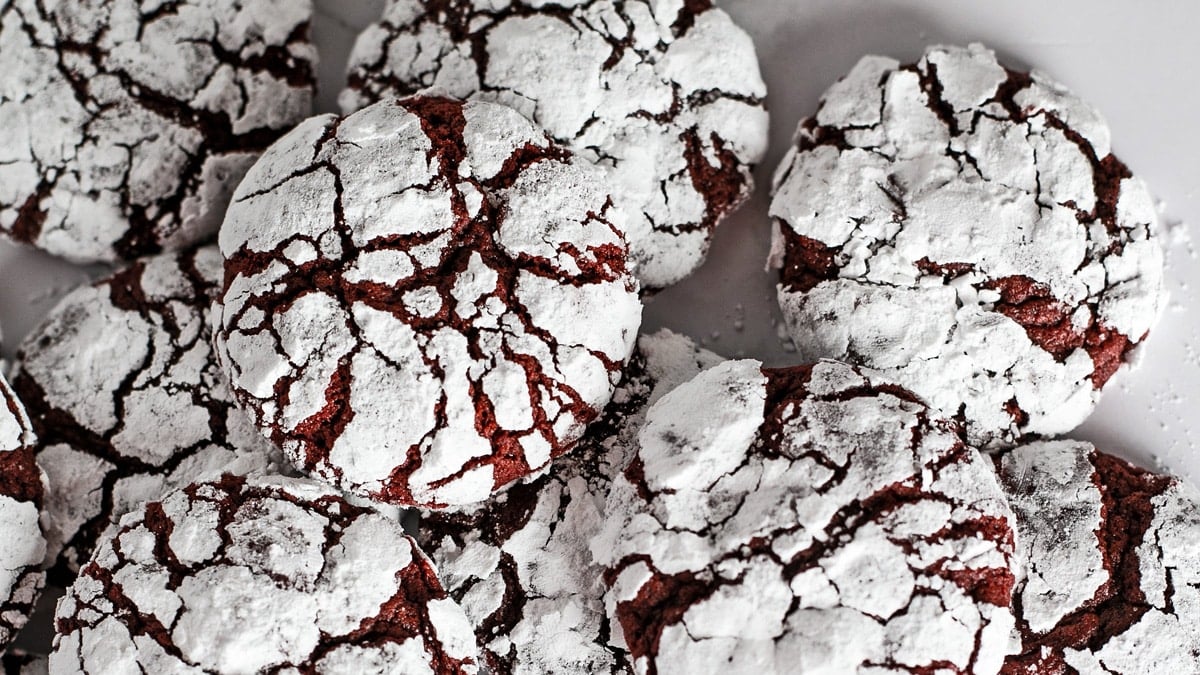 Crinkle Cookies Ultimate Guide: Red Velvet Crinkle Cookies (+Best Tips & Tricks!)