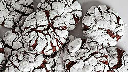 Crinkle Cookies Ultimate Guide: Red Velvet Crinkle Cookies (+Best Tips & Tricks!)