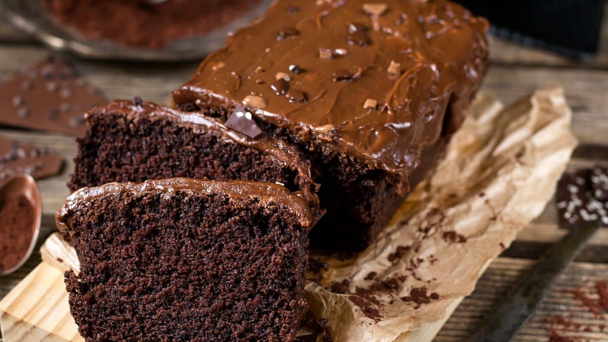 How To Make Moist Cakes: Chocolate Peanut Butter Drip Cake (+Tips & Tricks!)