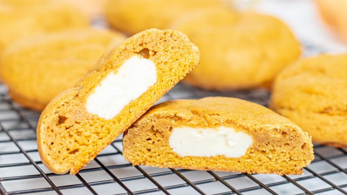 Pumpkin Cheesecake Cookies