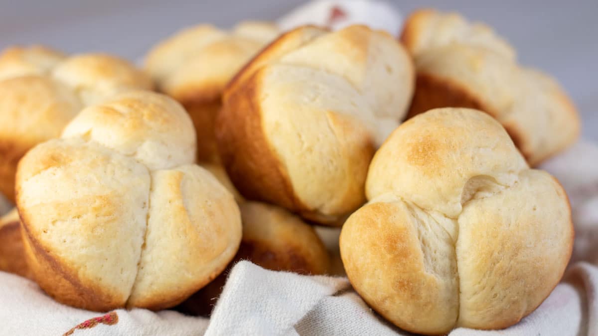 Cloverleaf Dinner Rolls