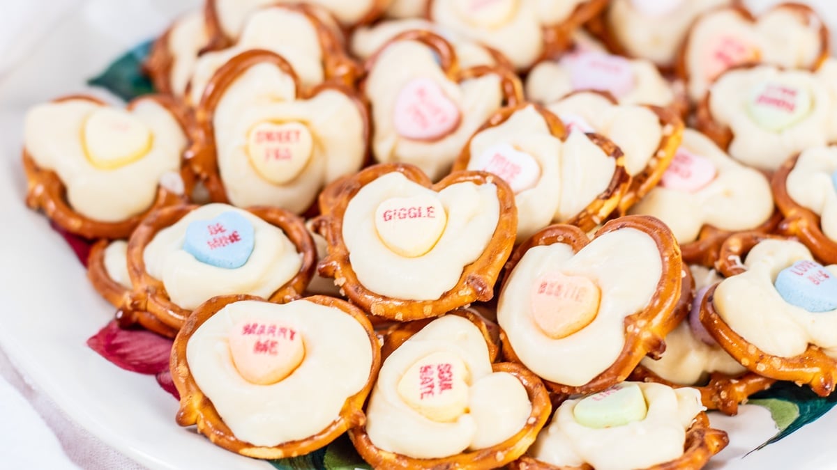Valentine's Day Pretzel Hearts