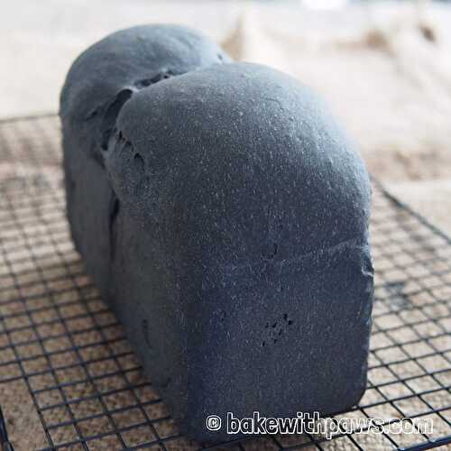 Soft and Moist Charcoal Bread (Yudane Method)