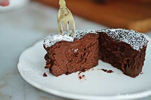 Crazy Fudgy Dark Chocolate Mini Cake