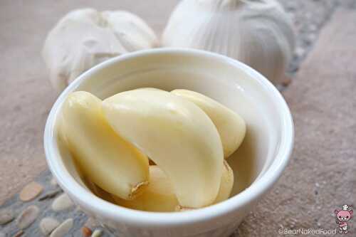 Peel A Head of Garlic - No Knife Required!