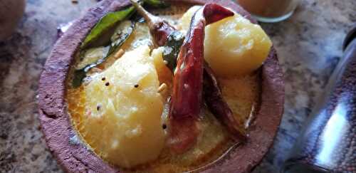 Tempered Potato Curry (Ala Hodi/Urulaikilangu Curry)