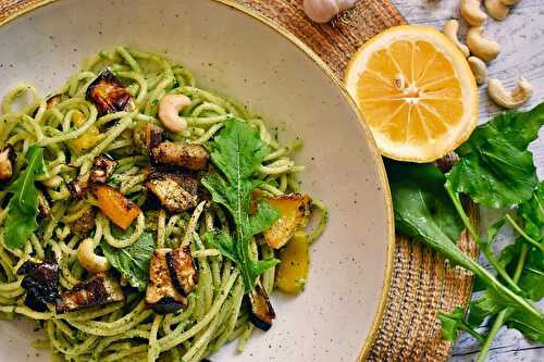 Easy Green Pesto Pasta with Roasted Veggies [vegan] - Bimorah