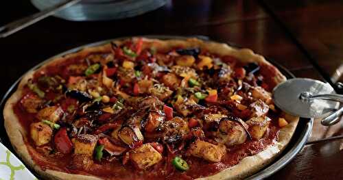 Multigrain pizza crust with charred, chili paneer topping