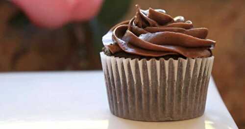 Buttermilk Chocolate Cupcakes with Mocha Buttercream Icing (Tutorial)