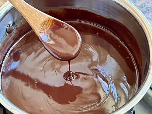 Easy Chocolate Sauce Recipe (2 ingredients, ready in 3 minutes!)
