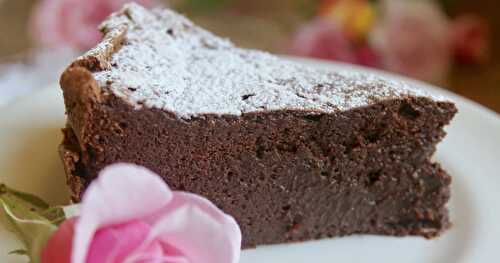 Flourless Chocolate Torte (Only 5 Ingredients)